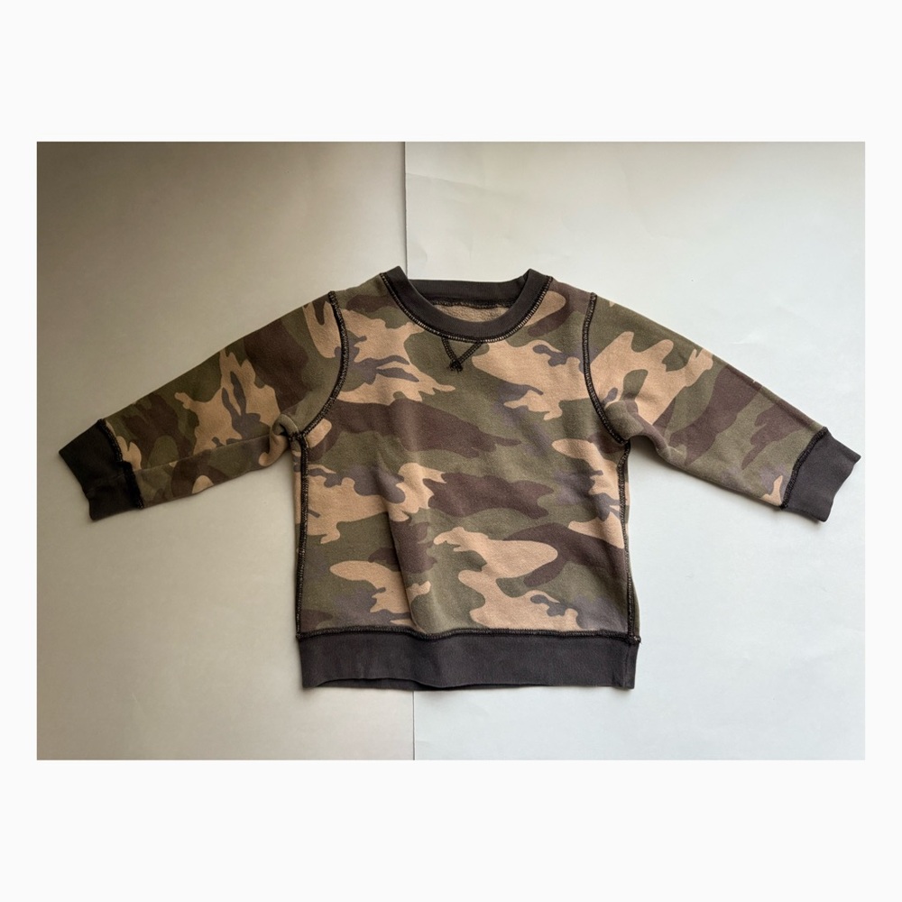 🍭 The Children’s Place Boys Camo Sweater - Size 4T (Used)